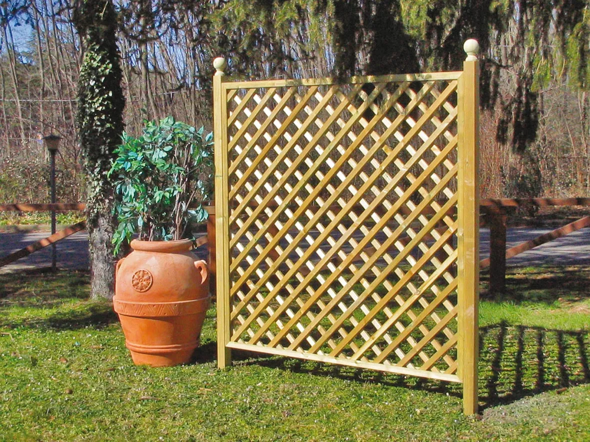 Griglia in legno da giardino