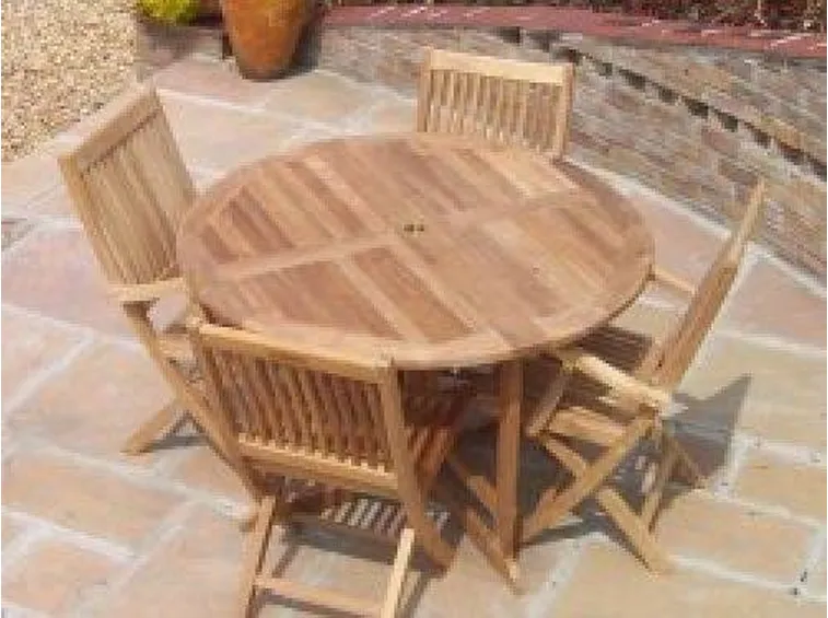 Il teck è un legno ottimo per la realizzazione di arredi per giardino
