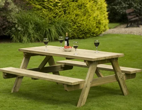 Un tavolo in legno