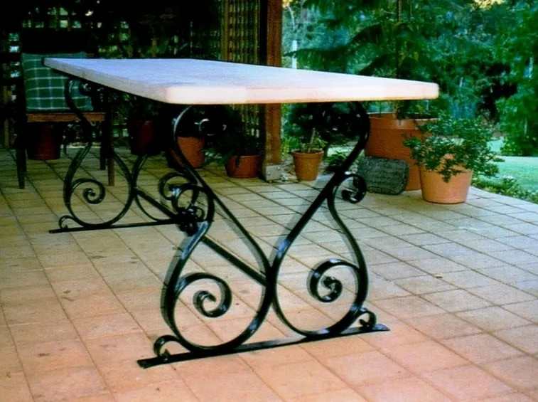 Mobili da giardino in ferro battuto