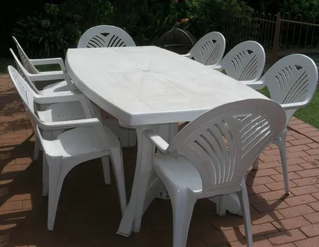 Tavolo in plastica bianco