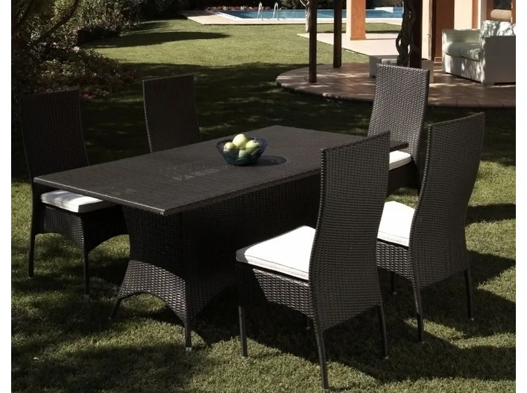 Tavolo in rattan sintetico