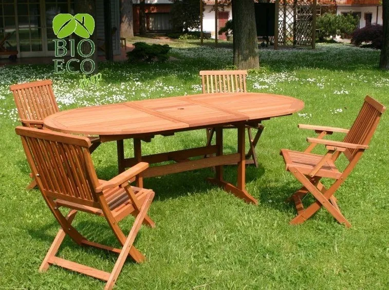 Tavolo e sedie da giardino