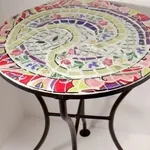 Tavolo da giardino a mosaico