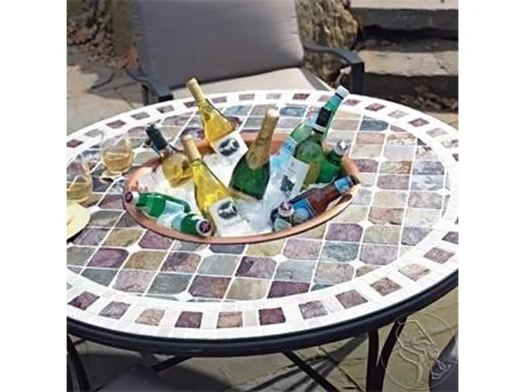 Tavolo da giardino a mosaico