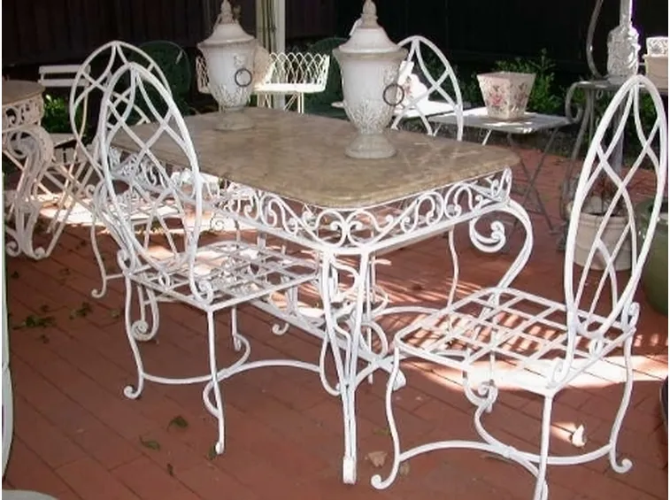 Tavolo da giardino in ferro battuto
