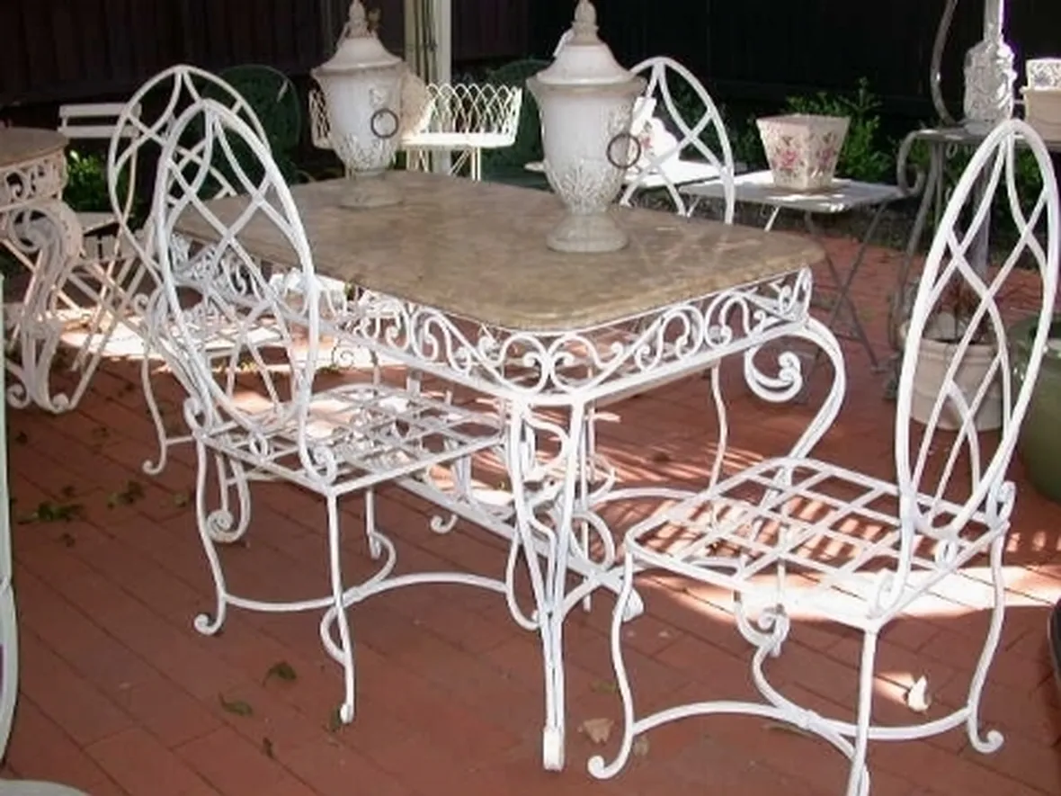 Tavolo da giardino in ferro battuto