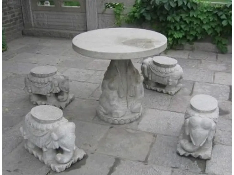 Tavolo da giardino in marmo
