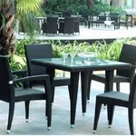 Tavolo da giardino in rattan