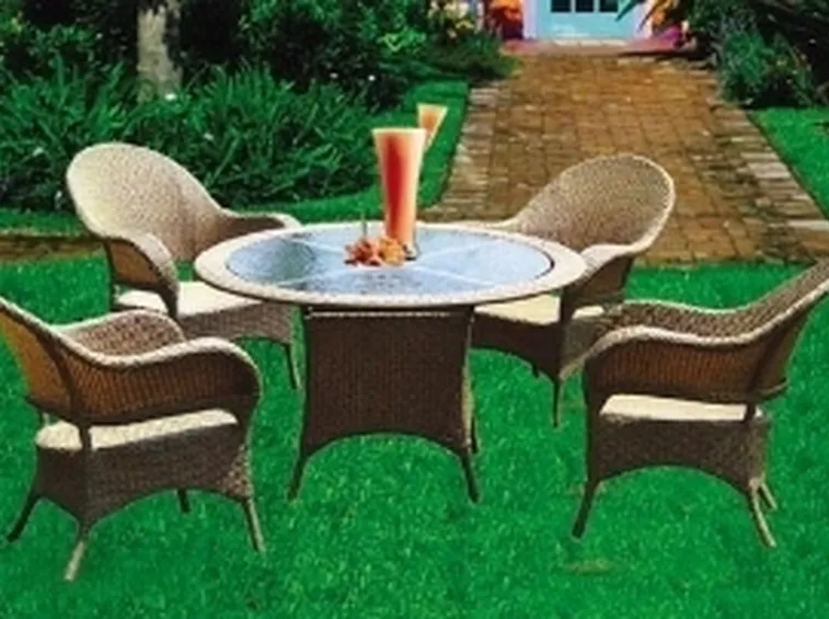 Tavolo da giardino in rattan