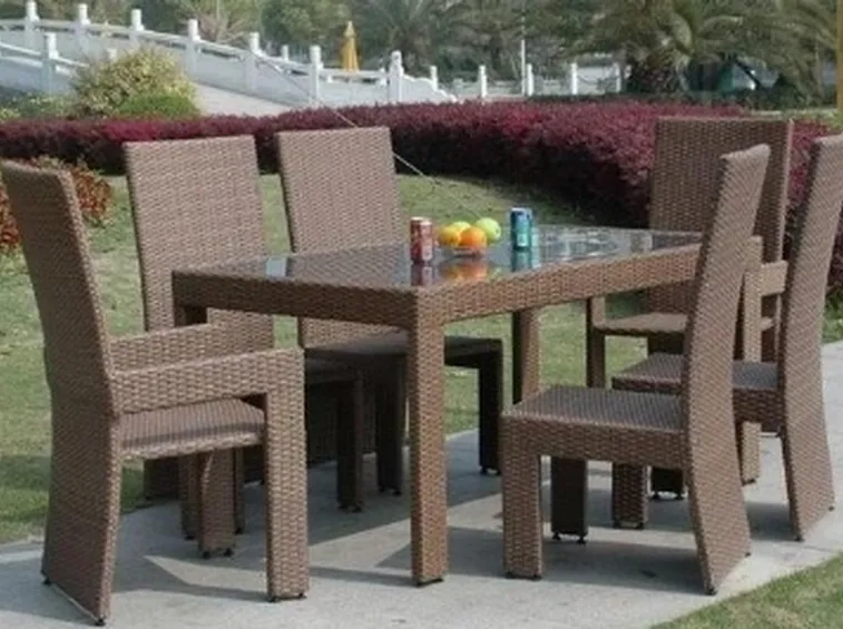 Tavolo da giardino in rattan