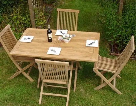 Tavolo da giardino in legno
