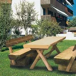 Tavolo in legno da giardino con panca