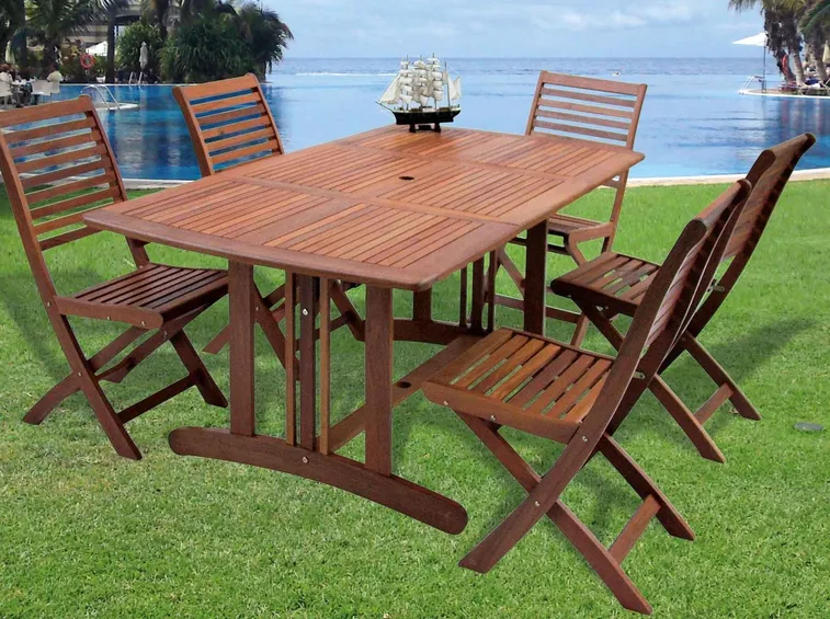 Tavolo in legno da giardino classico
