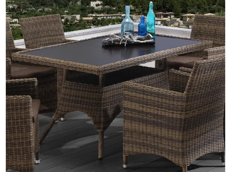 Tavolo da giardino in rattan