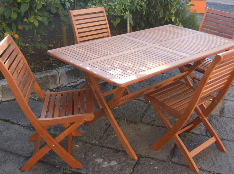 Tavolo pieghevole in legno