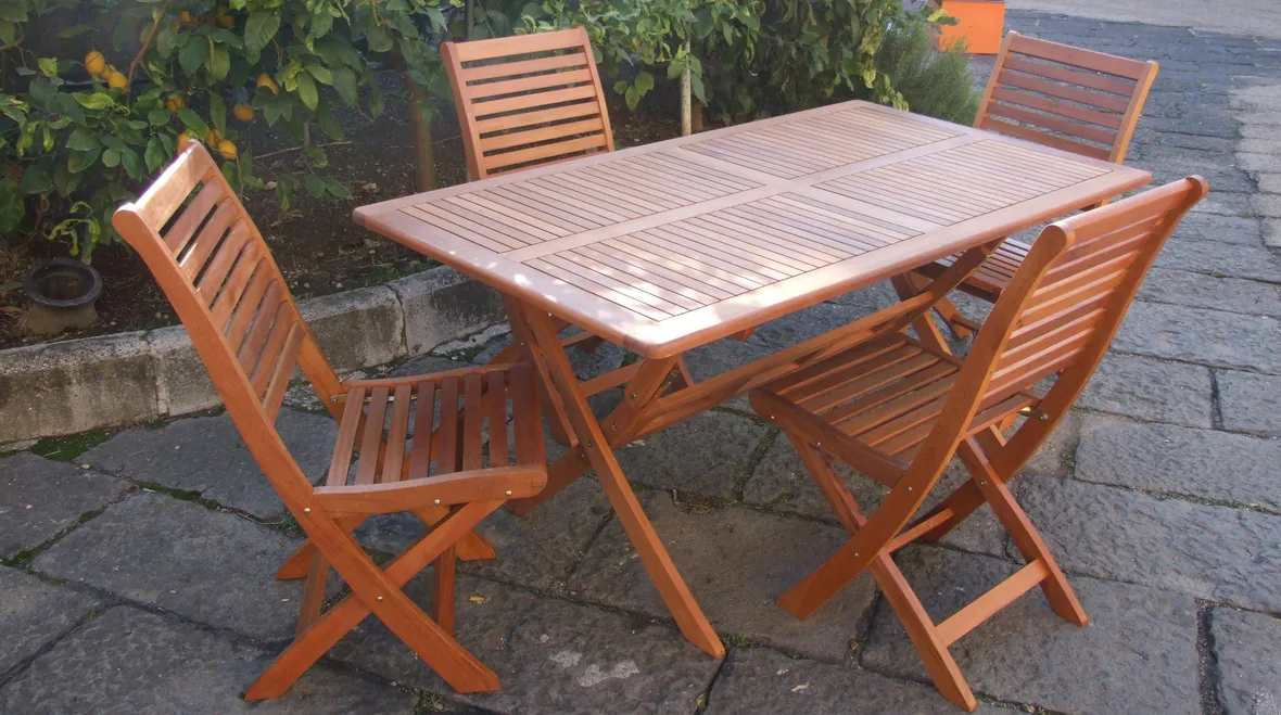 Tavolo pieghevole in legno