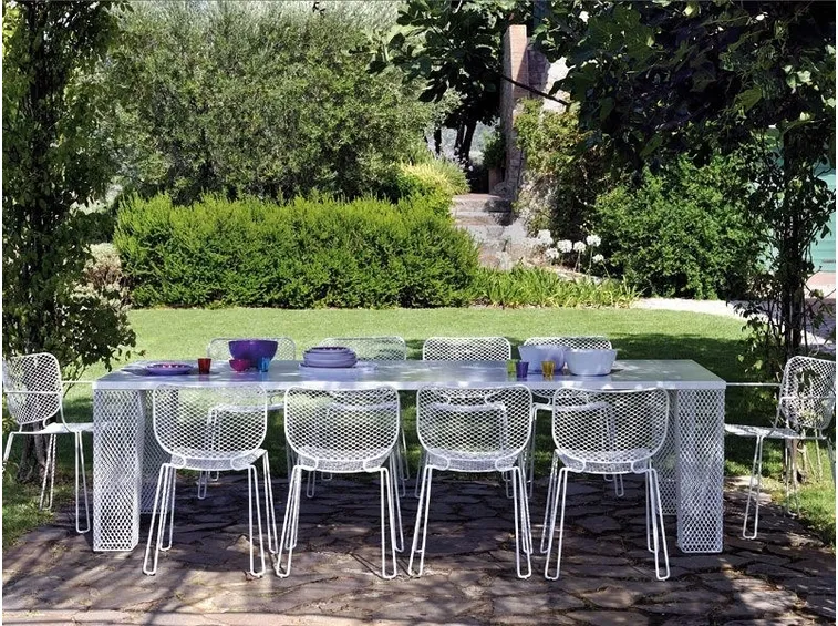 tavolo da giardino contemporaneo