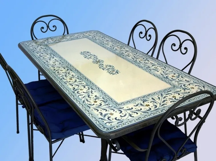 Tavolo da esterno in ceramica