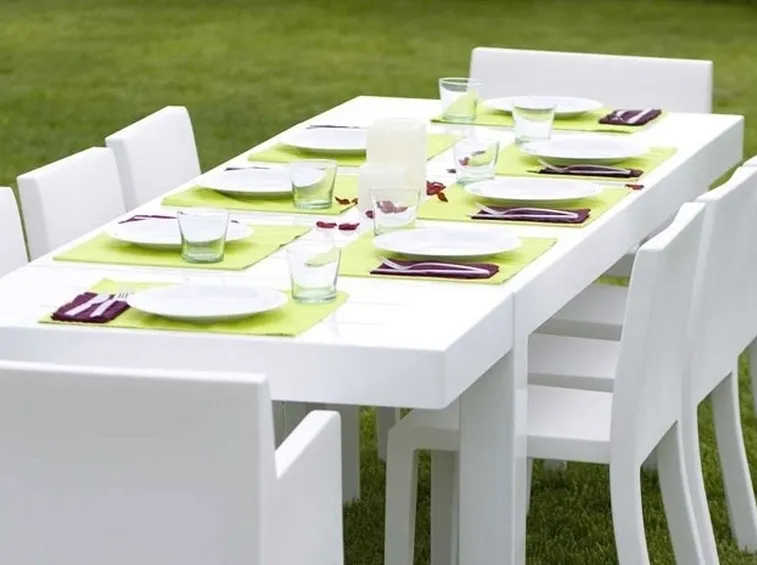 tavolo giardino bianco