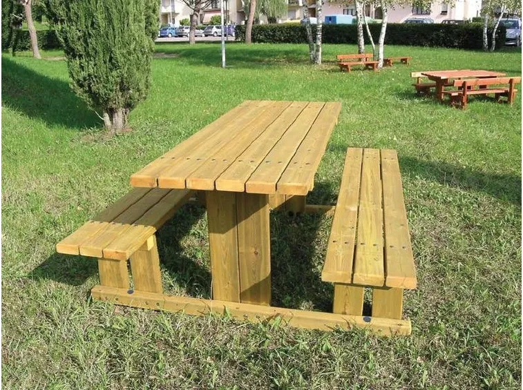 Tavolo in legno impregnato