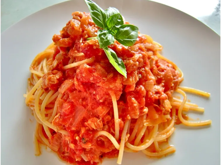 Pasta insaporita con basilico