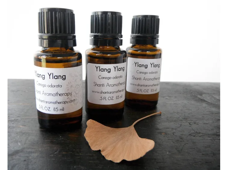 Olio essenziale ylang ylang, estratto dalla cananga odorata