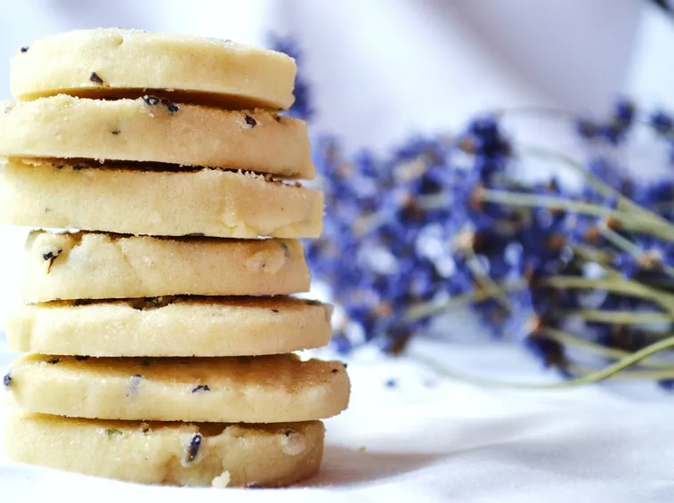 I gustosi biscotti alla lavanda