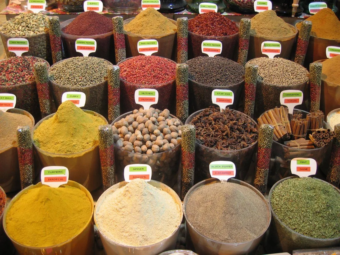 Spezie in un bazar