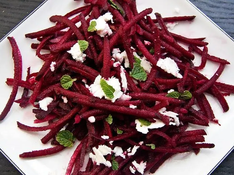 Insalata di barbabietola rossa