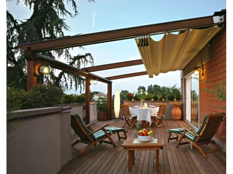 Copertura terrazzo con tenda solare