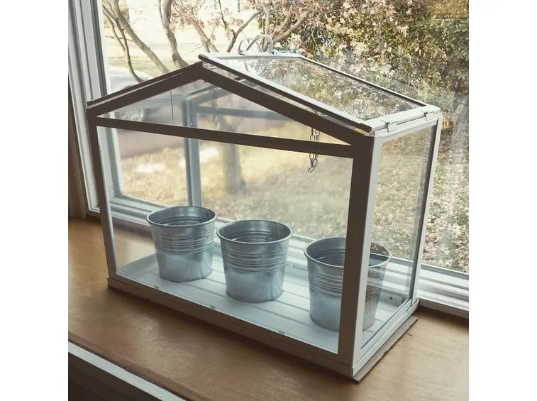 Una piccola serra da balcone fai-da-te
