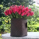 vaso con dei tulipani