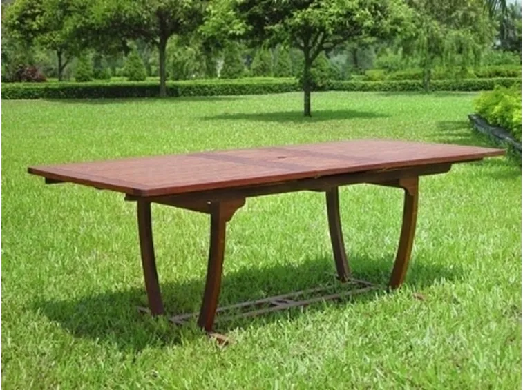 Tavolo da giardino in legno