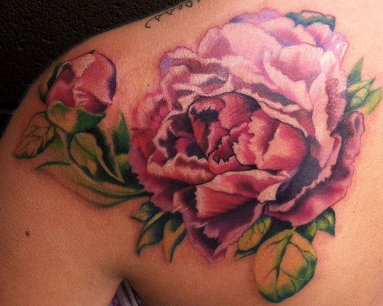 Tatuaggio di una Peonia sulla spalla sinistra